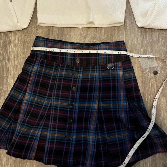 NWOT Plaid Mini Skirt Size 3 - Picture 5 of 6
